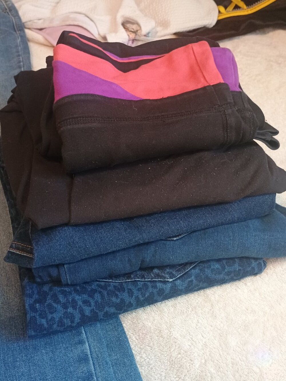 Lot of women's jeans and yoga pants NWT